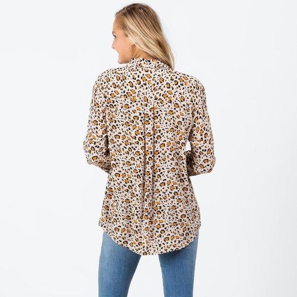Francesca's | NWT Aubrella Leopard Buttondown - Picture 3 of 8